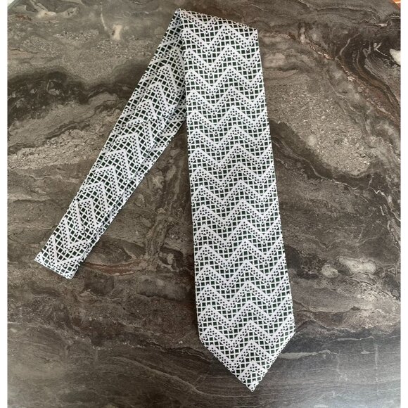 Vintage Mens Wide Tie Deep Green Geometric Chevron Pattern of Polyester - Picture 5 of 5